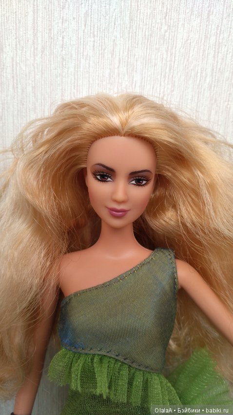 Shakira Barbie Mattel