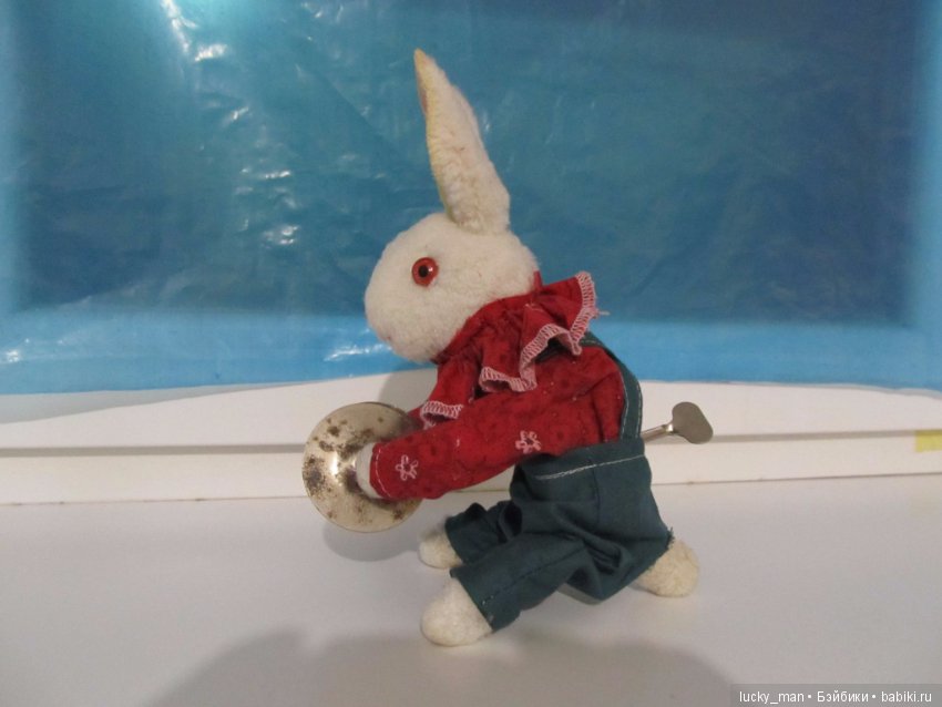 Игрушка заяц ссср. Заводная игрушка "кролик". Советские заводные игрушки. Механическая игрушка заяц.