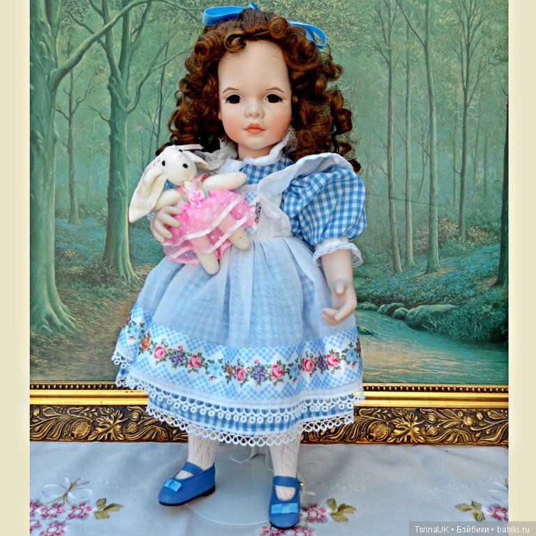 Прекрасная кукла Gwendolyn со своим любимым зайчиком