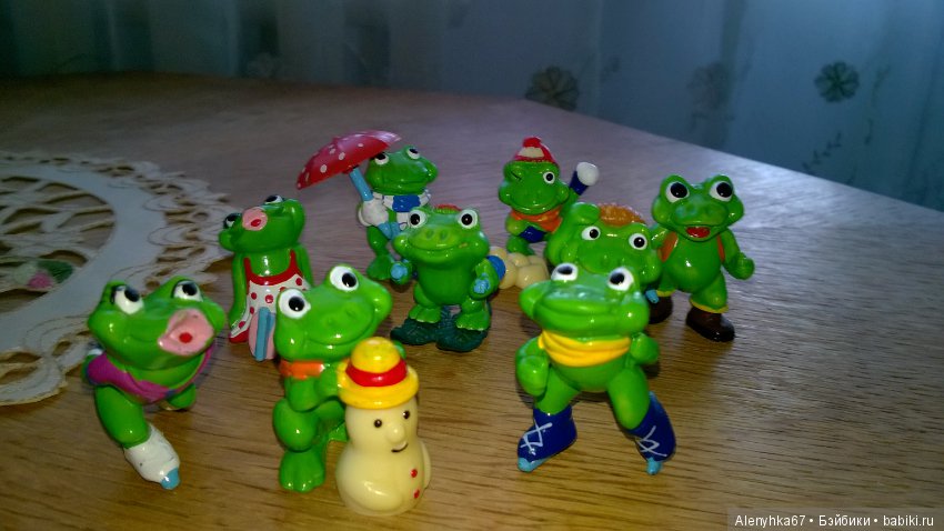 Лягушата из коллекции киндер-сюрприз