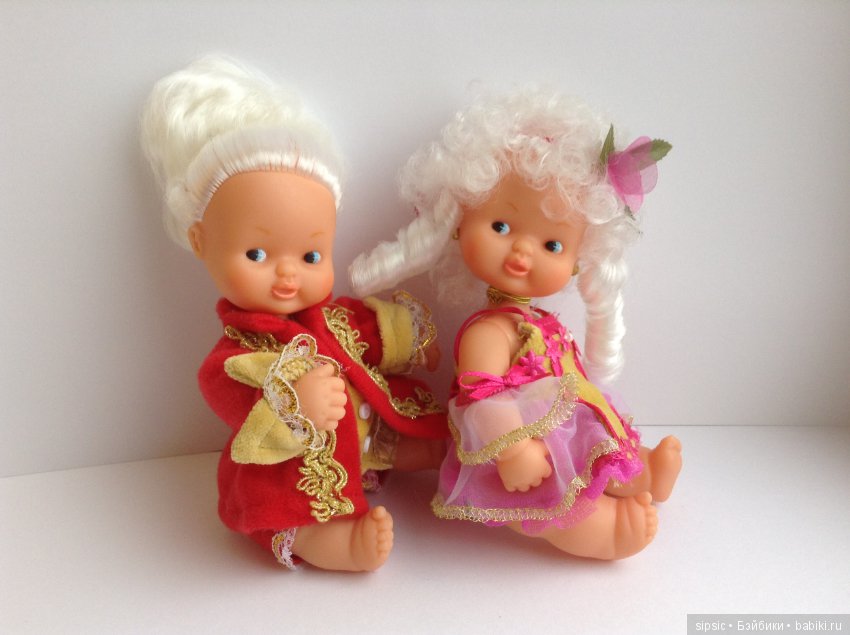 Набор кукол Famosa Barriguitas историческая серия в костюмах 18 века (фото 8)