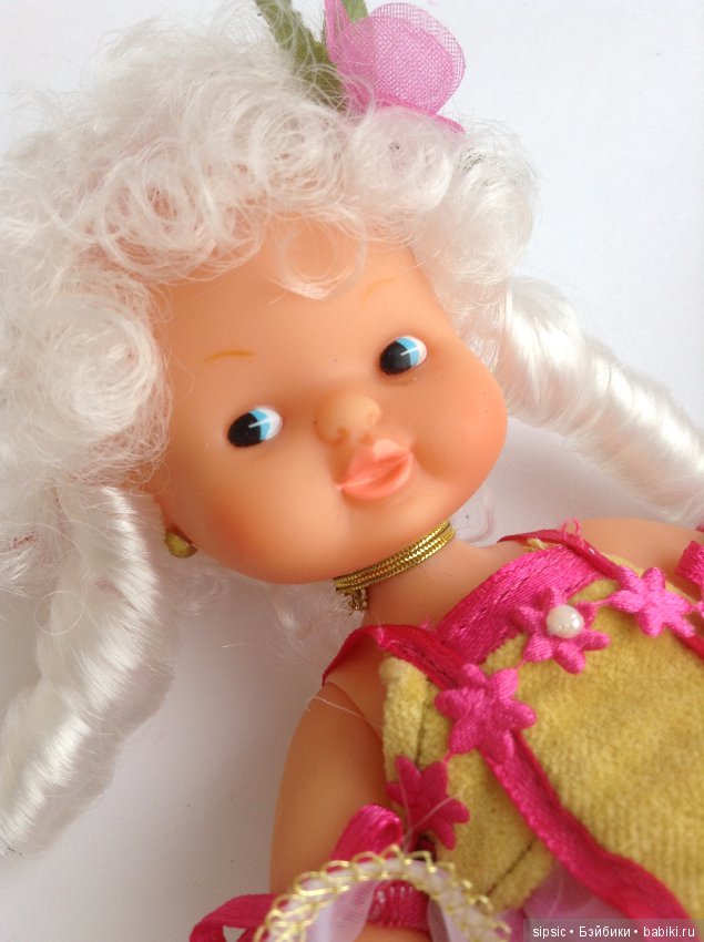 Набор кукол Famosa Barriguitas историческая серия в костюмах 18 века (фото 9)