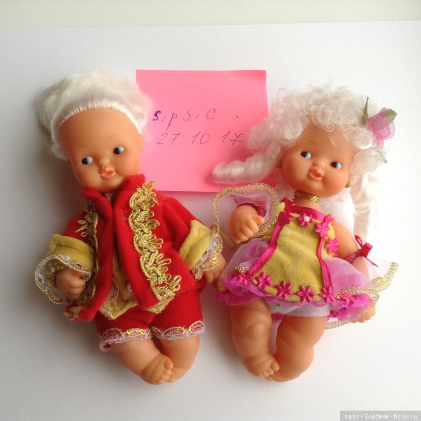 Набор кукол Famosa Barriguitas историческая серия в костюмах 18 века (фото 3)