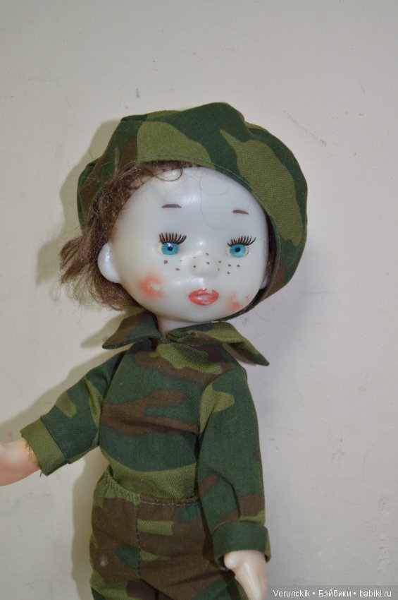 Кукла СССР , Свердловская фабрика игрушек "Военнослужащая СССР ",из серии (Профессии )