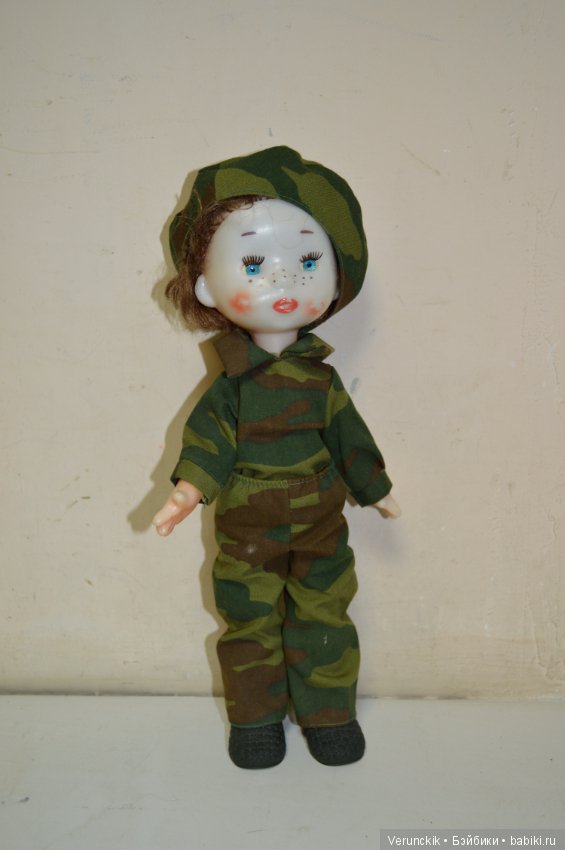Кукла СССР , Свердловская фабрика игрушек "Военнослужащая СССР ",из серии (Профессии ) (фото 2)