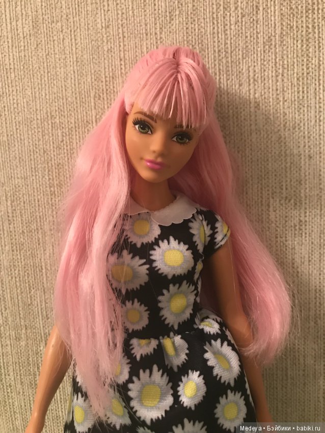Барби с розовыми волосами. Барби с розовыми волосами 2015. Барби с короткими розовыми волосами. Кукла Барби с розовыми волосами Дейзи.