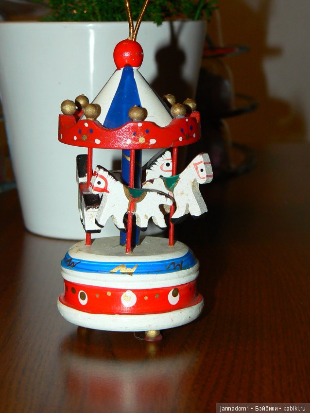 Карусель для кукольного домика, высота 12 см