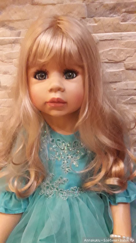 Продам редкую куклу Моники Левениг