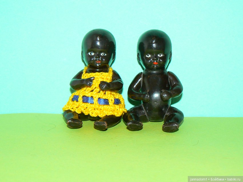 Немецкие пупсики Schildkrot из колкого пластика, высота 8 см