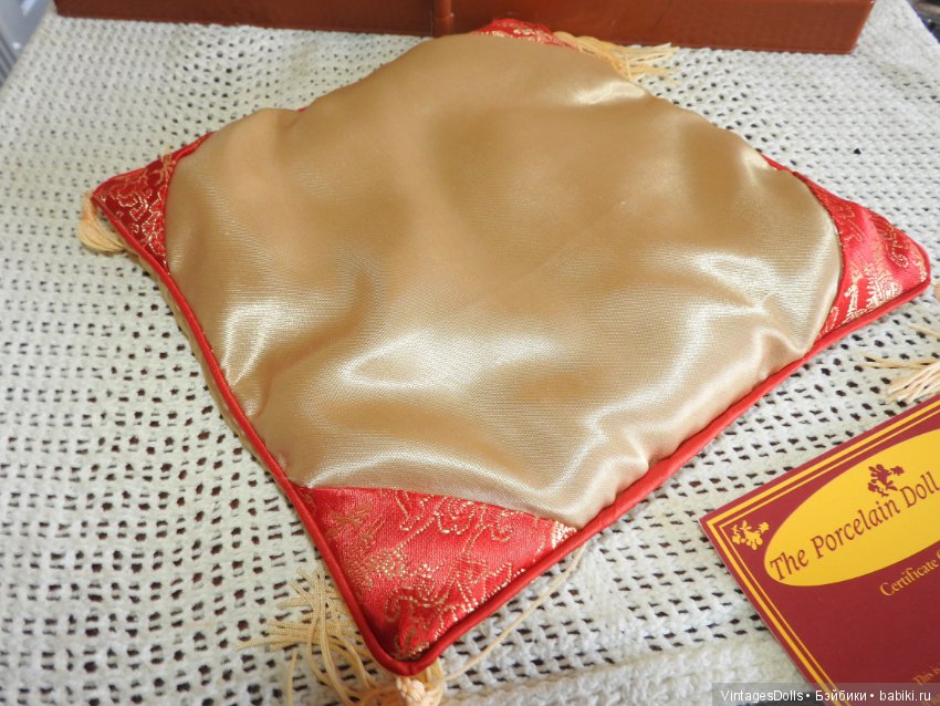 Лимитированный выпуск кукла из фарфора на подушке 'Мae' ручная работа (фото 8)