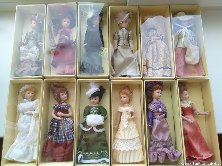 Коллекция кукол дамы эпохи. Куклы ДЕАГОСТИНИ дамы эпохи коллекция. Фарфоровые куклы ДЕАГОСТИНИ дамы эпохи. Куклы дамы эпохи ДЕАГОСТИНИ вся коллекция. ДЕАГОСТИНИ коллекция фарфоровых кукол дамы эпохи.