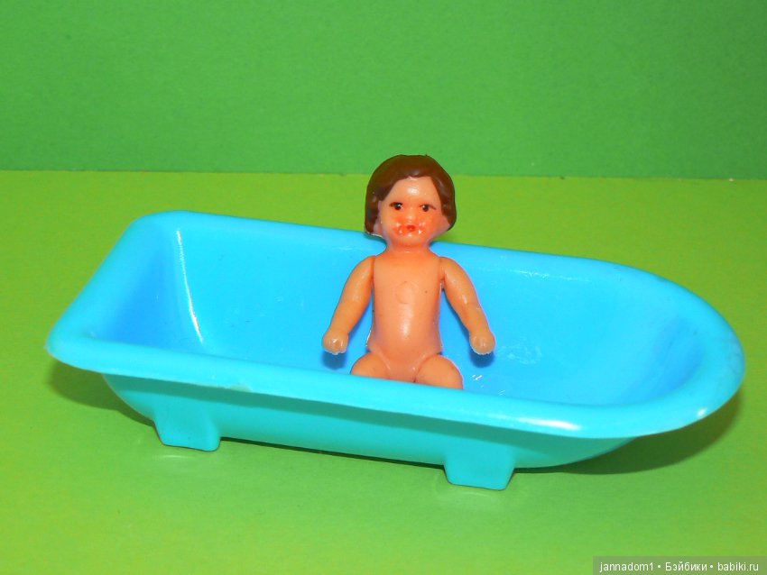Малышка Аришка в ванной, высота 5,5 см, ГДР (фото 2)