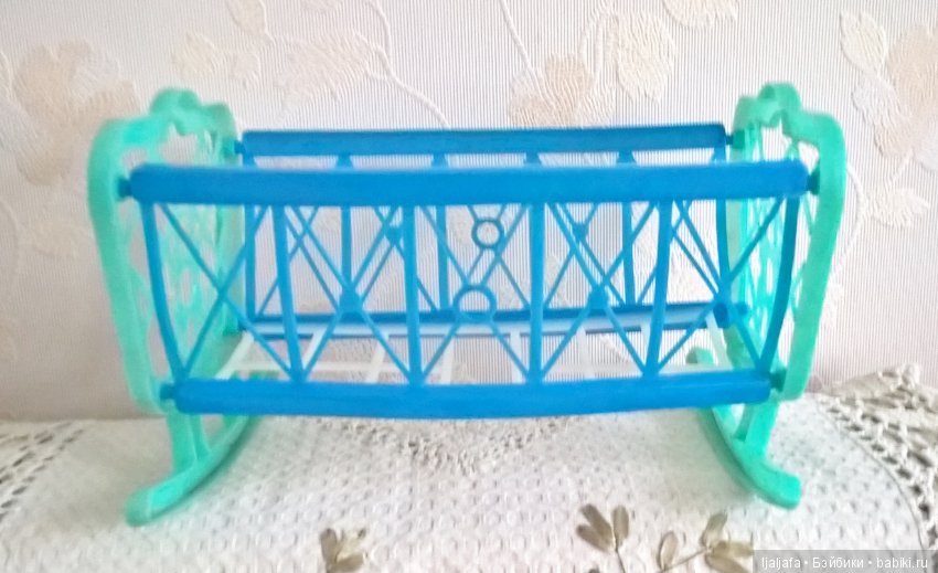 Кроватка для куклы — Кукольная мебель (фото 2)