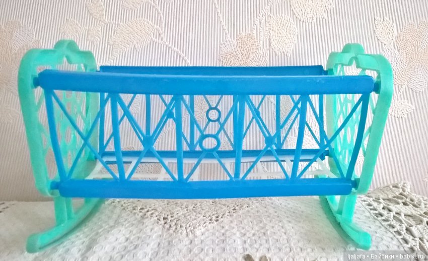 Кроватка для куклы — Кукольная мебель (фото 3)