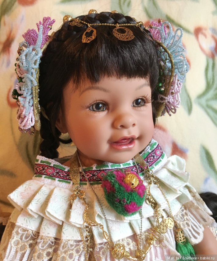 Адора из лимитированной серии «Дети мира» красавица Кармэн