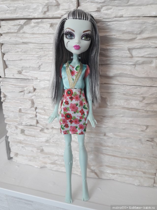 дракулаура кукла эвер афтер хай 2022 год. фрэнки штейн без шарниров. ноги куклы барби. без шарниров. монстер хай куклы перезапуск.