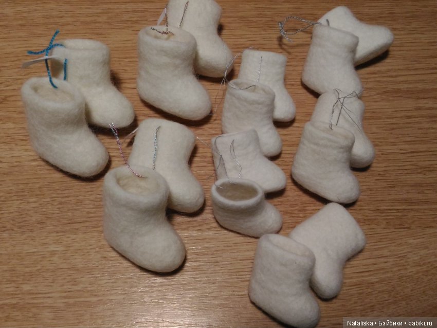 валенки для куклы из фетра. валенки для куклы. валеночки из фетра для куклы. как сделать валенки для куклы. валяние из шерсти валенки для куклы.