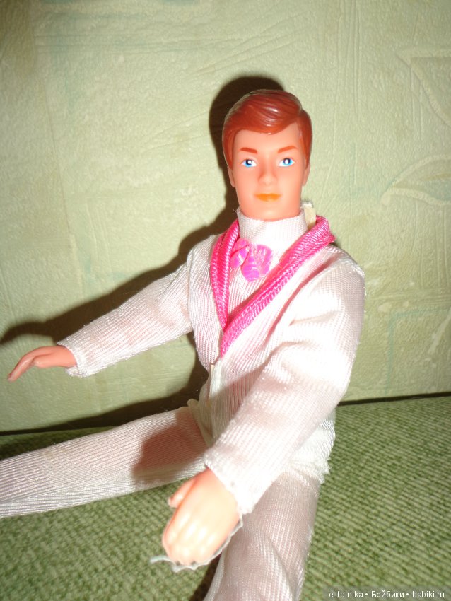 Кен 2022 брюнет. Кен из 80- 2000. Кен кукла 2000. Кен 138. Барби фашионистас кен.