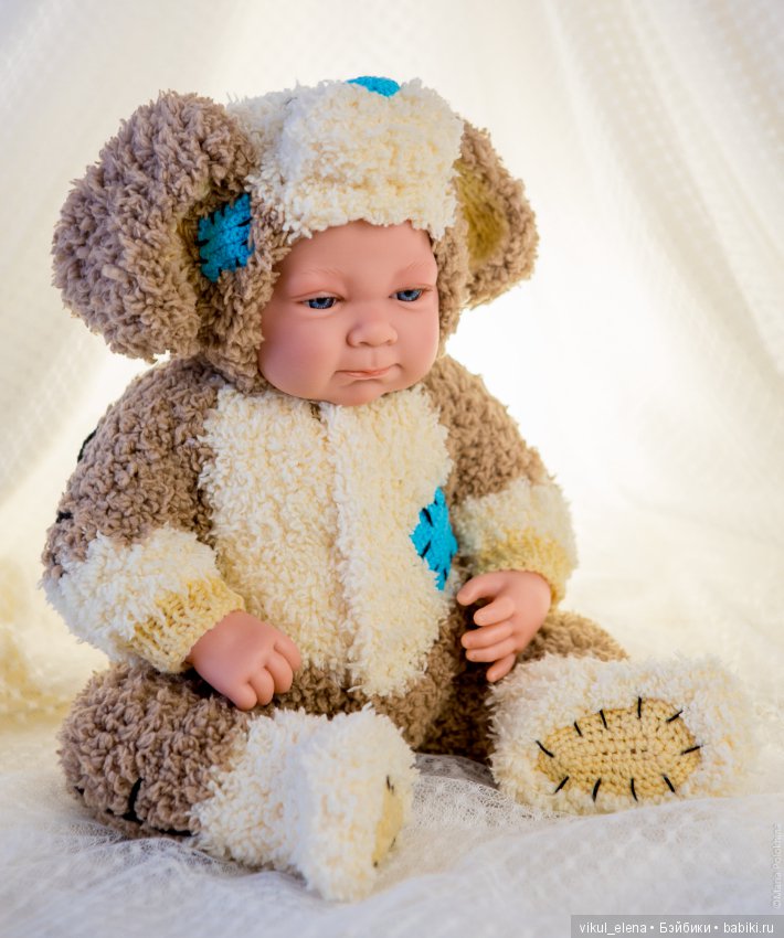 Дети плюшева. Плюшевые костюмы для новорожденных. Костюмчик для малыша из плюшевой пряжи. Вязаные плюшевые костюмы для новорожденных. Плюшевая одежда для малышей вязаная.