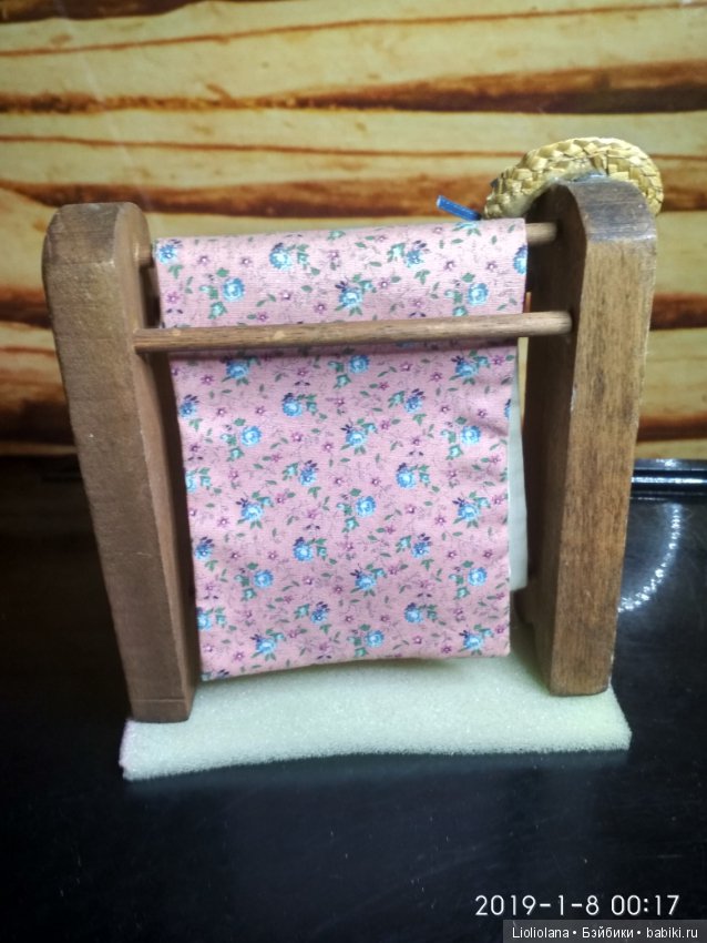 Напольная вешалка для кукольного интерьера (фото 4)