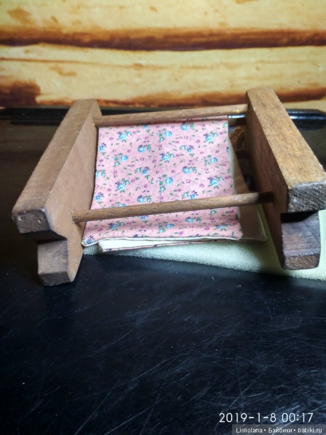 Напольная вешалка для кукольного интерьера (фото 6)