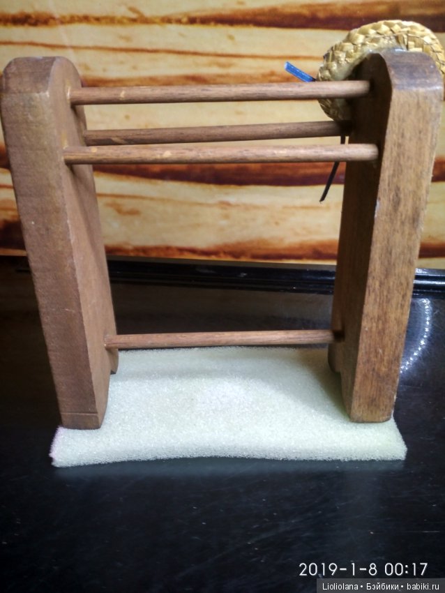 Напольная вешалка для кукольного интерьера (фото 5)