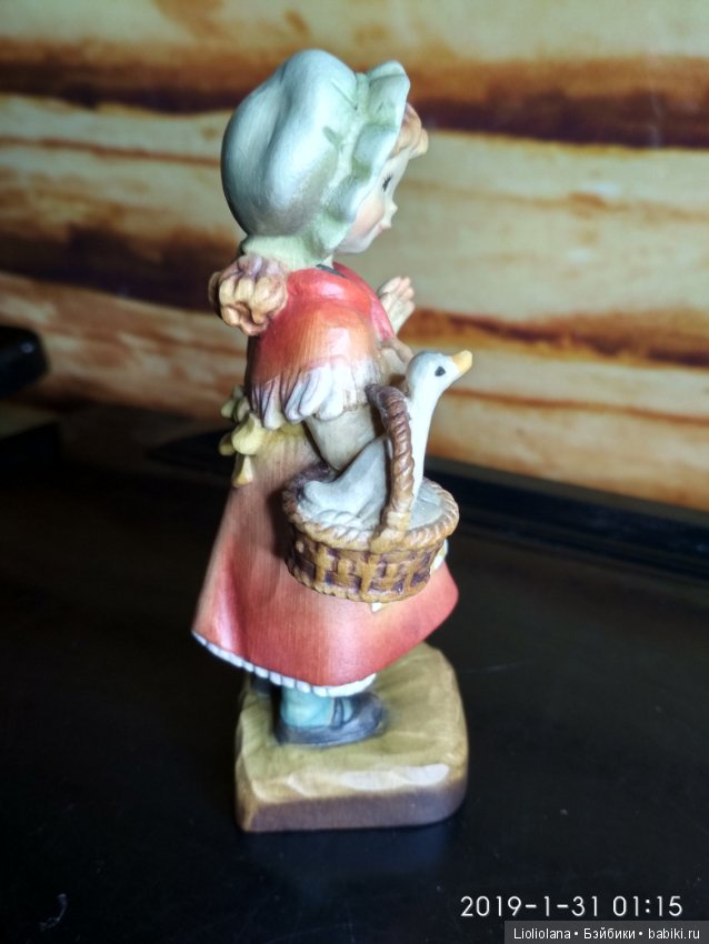 Деревянная статуэтка Девочка с гусем от Anri. Рассрочка (фото 2)