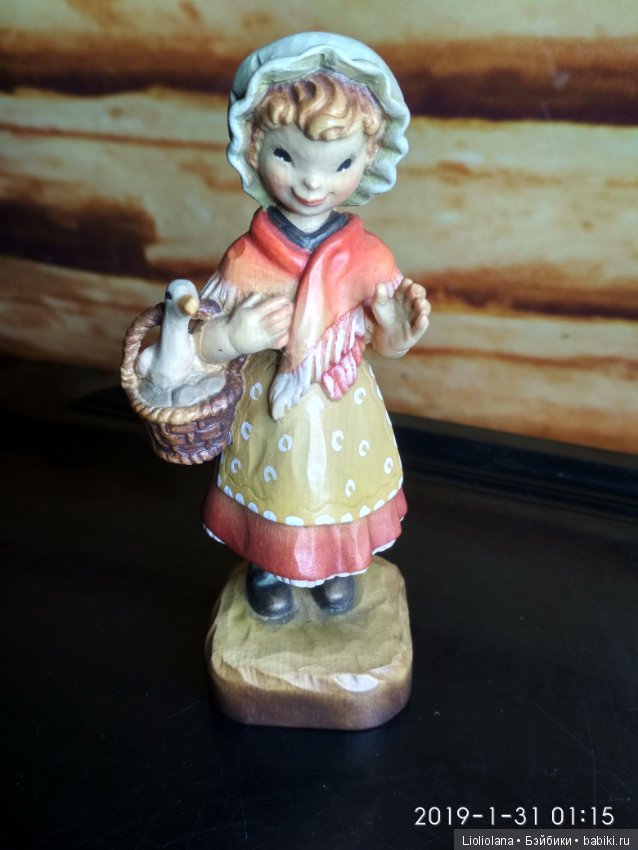 Деревянная статуэтка Девочка с гусем от Anri. Рассрочка