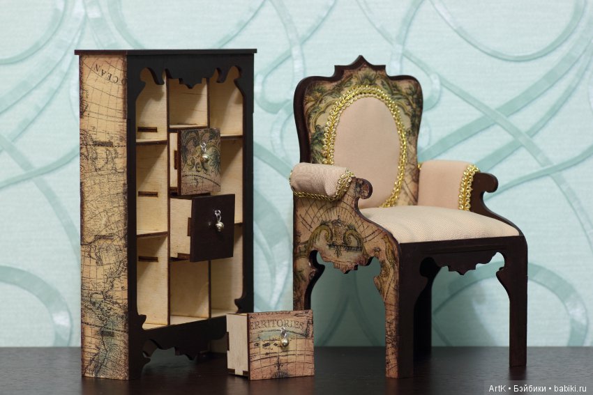 Комплект мебели "Путешествие" (кресло, стеллаж) для кукол в масштабе 1/6 (фото 4)