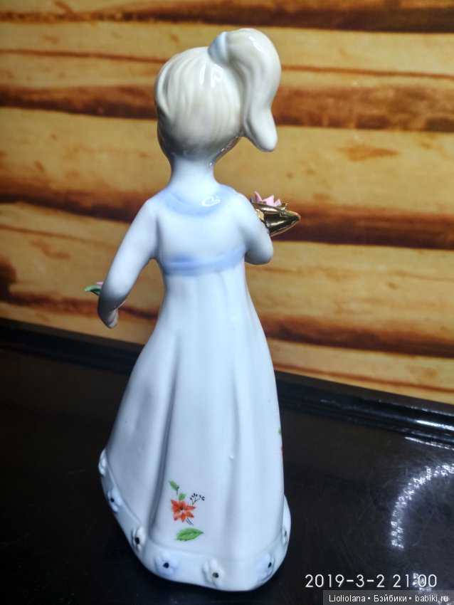 Фарфоровая статуэтка Девочка с букетом. 15 см (фото 3)