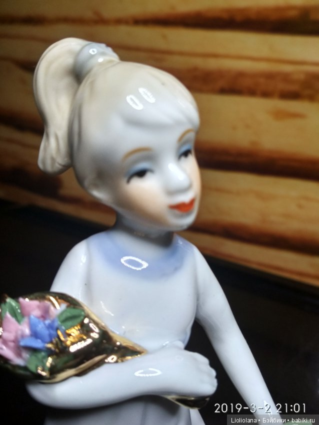 Фарфоровая статуэтка Девочка с букетом. 15 см (фото 7)