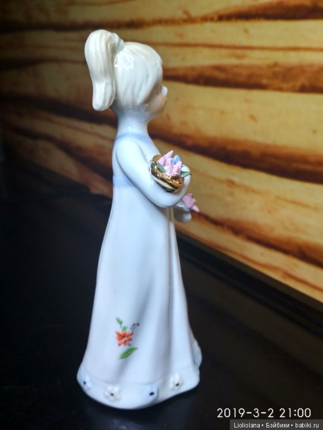 Фарфоровая статуэтка Девочка с букетом. 15 см (фото 4)