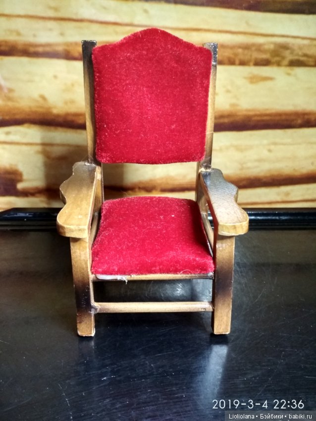 Мягкое кресло для небольших кукол