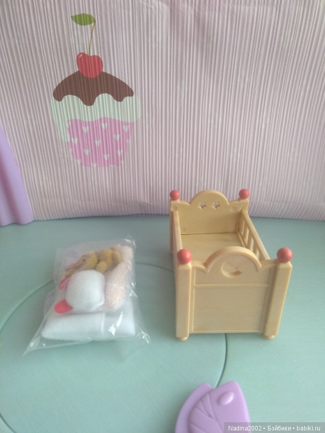 Кроватка сильвани фемили — Кукольная мебель (фото 10)