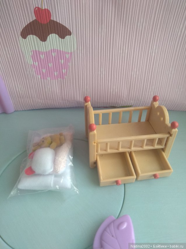 Кроватка сильвани фемили — Кукольная мебель (фото 9)