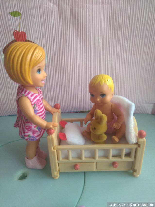 Кроватка сильвани фемили — Кукольная мебель (фото 3)