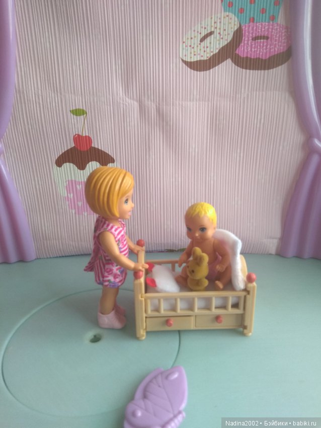 Кроватка сильвани фемили — Кукольная мебель (фото 4)