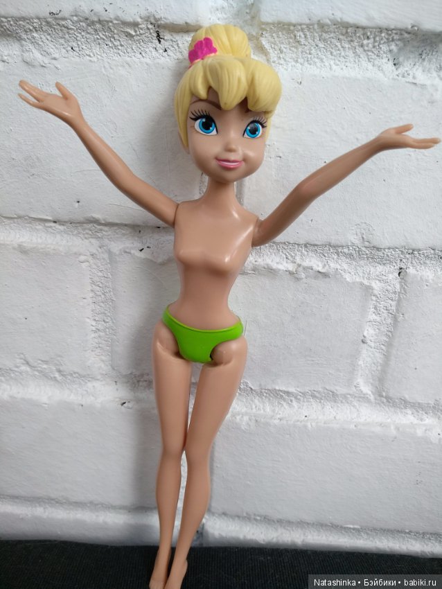 Аделина продает своих кукол