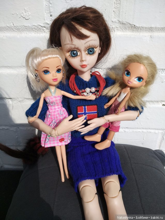 Аделина продает своих кукол (фото 5)