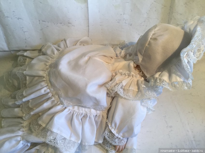 Фарфоровая куколка в крестильной одежде (фото 8)