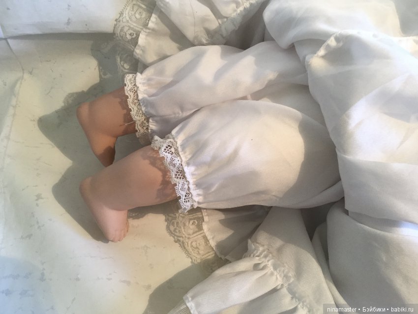 Фарфоровая куколка в крестильной одежде (фото 9)