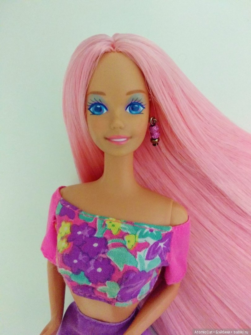 Барби с розовыми волосами