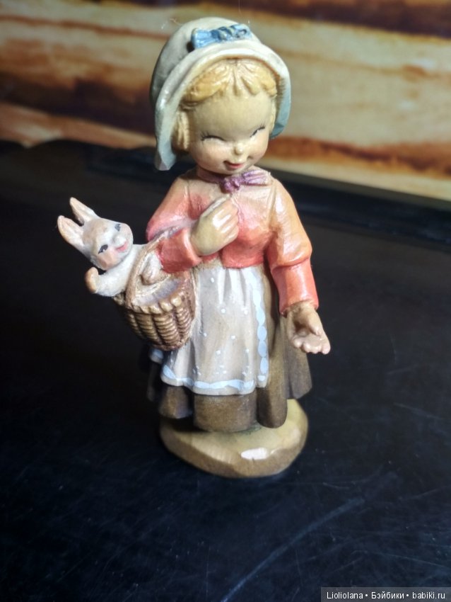 Деревянная статуэтка Девочка С Зайчиком от Anri и Ferrandiz . Италия. Рассрочка