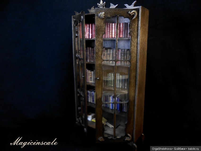 Шкаф с книгами масштаб 1/12 (фото 2)