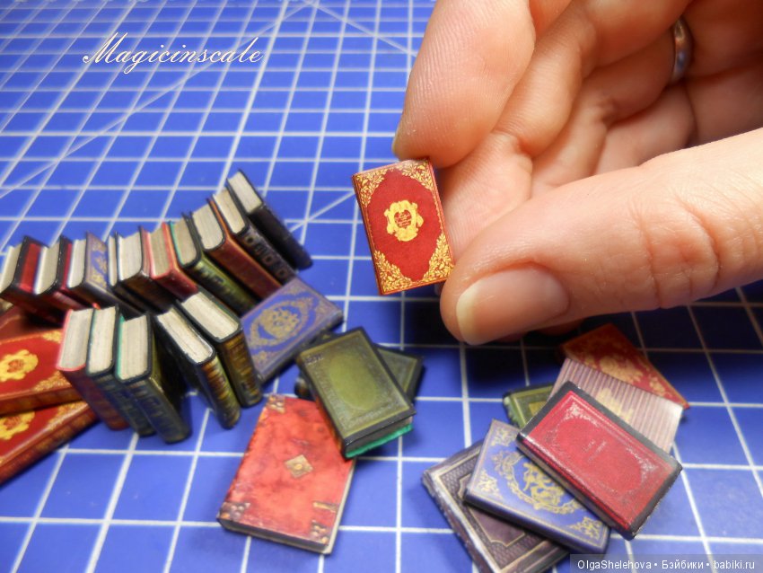 Шкаф с книгами масштаб 1/12 (фото 3)