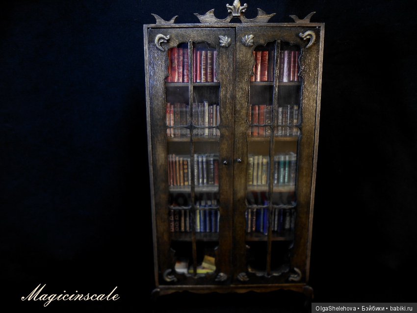 Шкаф с книгами масштаб 1/12