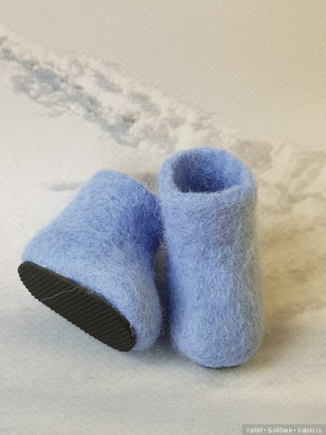 как сделать валенки для куклы. шьем валенки для куклы. валяние из шерсти валенки для куклы. маленькие валеночки. валяная обувь для куклы.