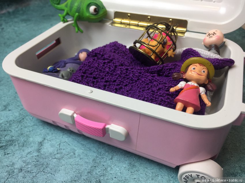 Кукольный чемодан — Аксессуары для кукол (фото 10)
