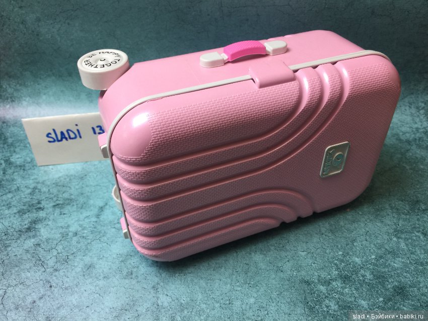 Кукольный чемодан — Аксессуары для кукол (фото 2)