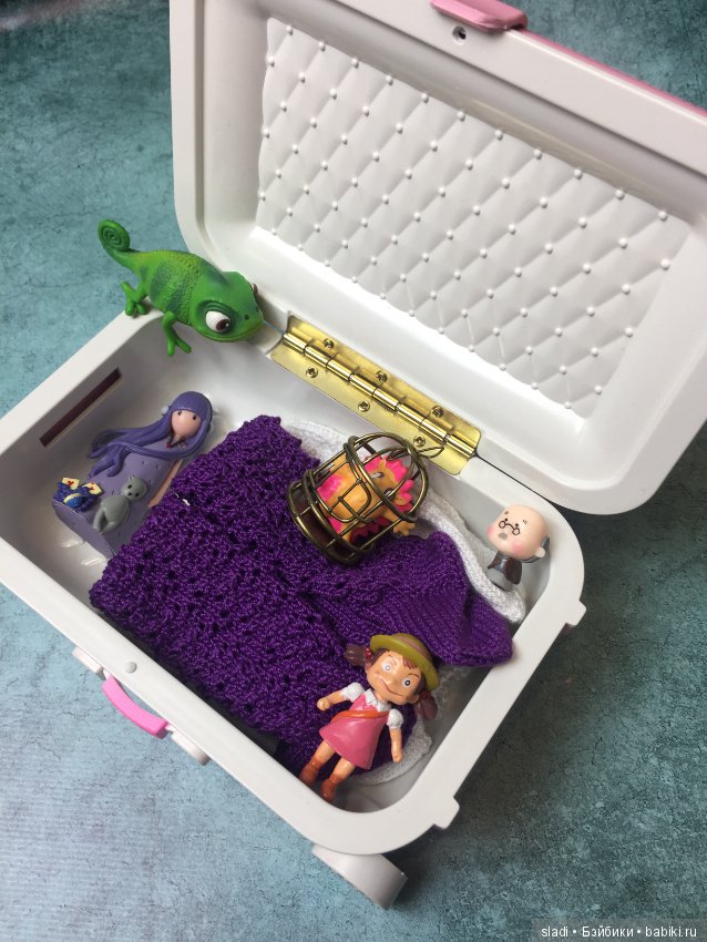 Кукольный чемодан — Аксессуары для кукол (фото 9)